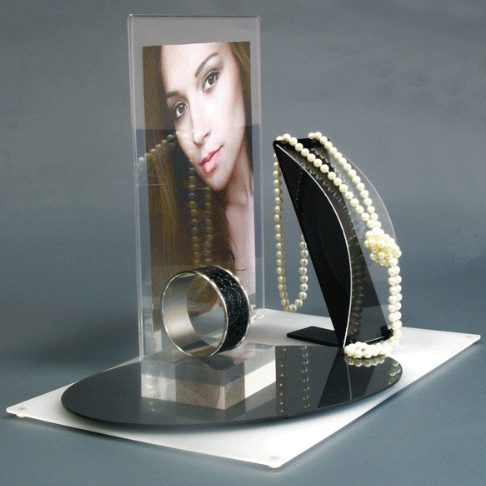 Présentoirs de bijoux pour comptoir - mise en situation chez P&P Présentoirs de bijoux de comptoir